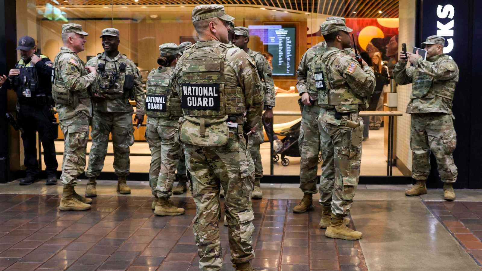 ترامب يعتزم إحكام السيطرة على واشنطن بتوسيع نشر الحرس الوطني