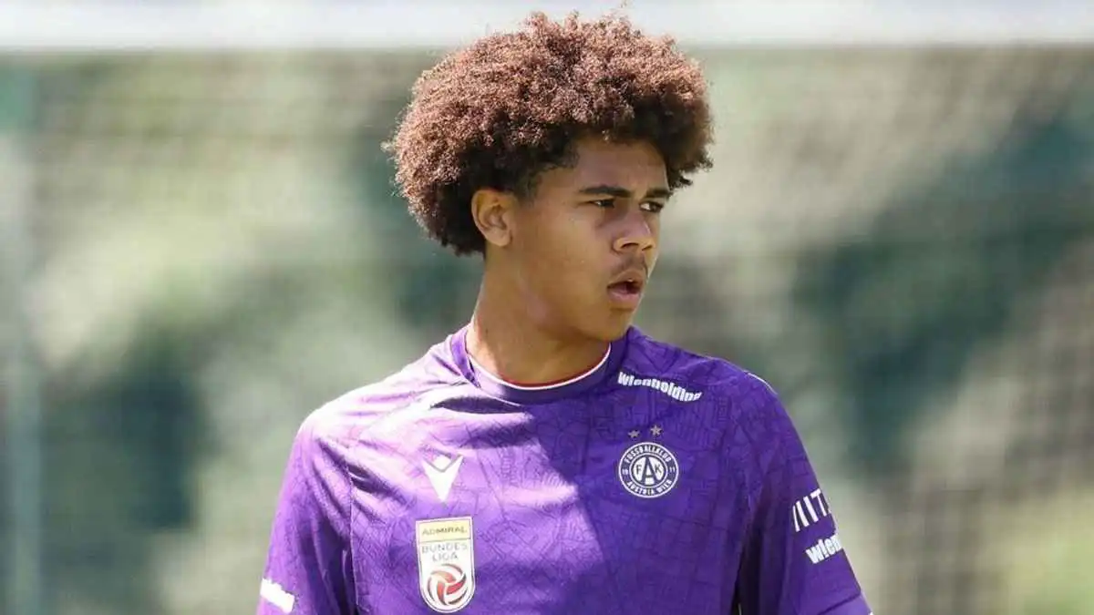 ليفربول يتعاقد مع "عملاق النمسا" (صور)