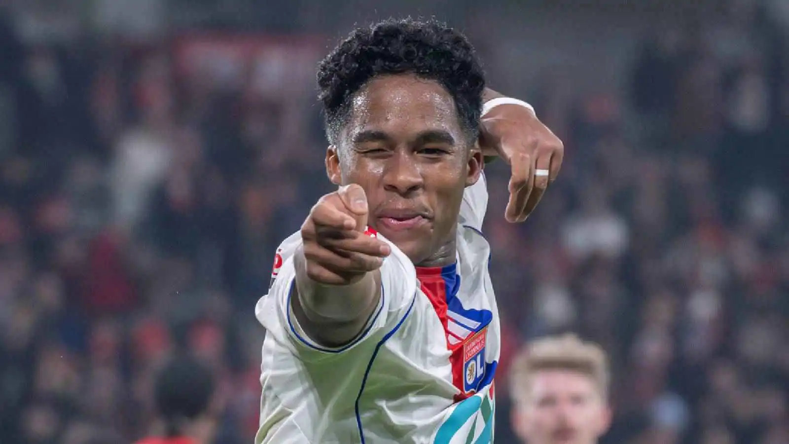 في ظهوره الأول.. إندريك يبهر جمهور ليون الفرنسي بأداء خيالي (فيديو)