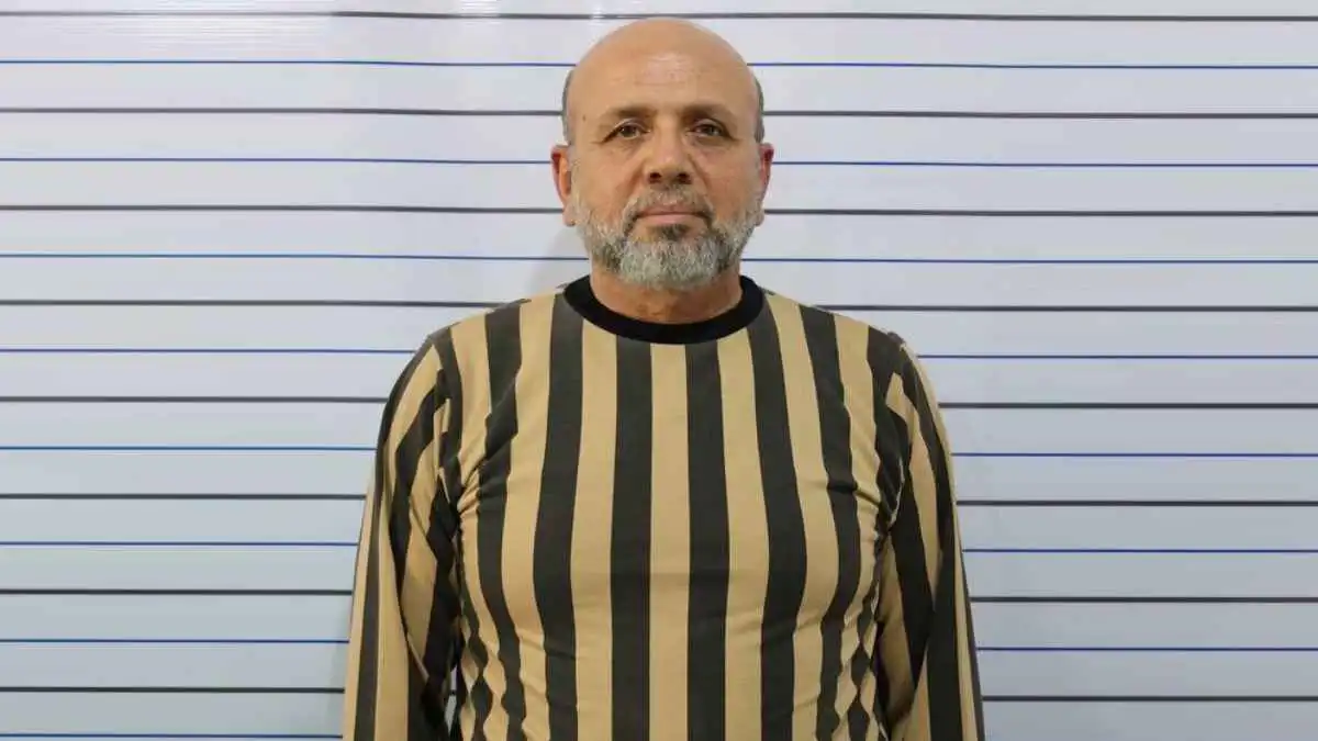 قصف أبناء عمومته.. تفاصيل اعتقال عماد نفوري أبرز طياري الأسد المخلصين