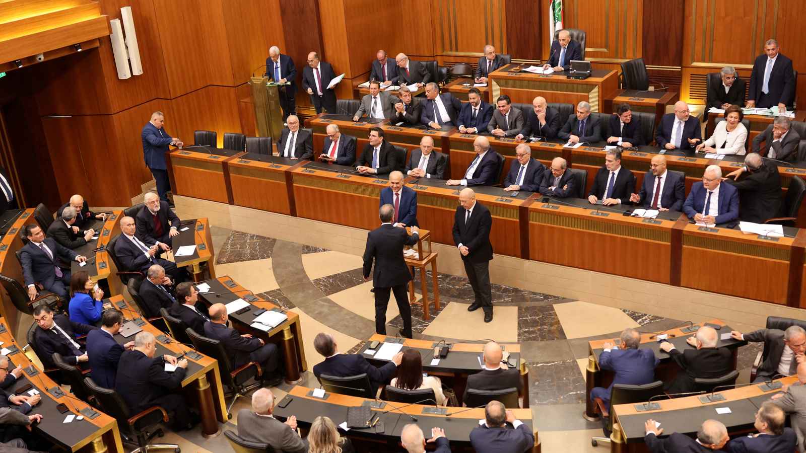 انطلاق الاستشارات النيابية في لبنان لتكليف رئيس حكومة