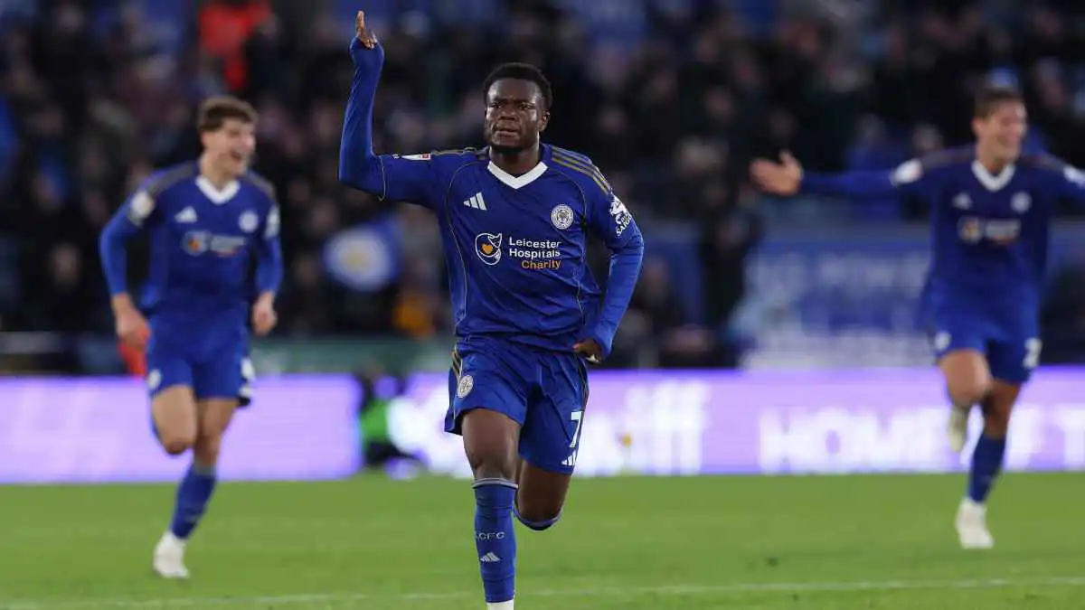 هل يستحق جائزة بوشكاش؟.. نجم ليستر سيتي يسجل هدفا مذهلا (فيديو)