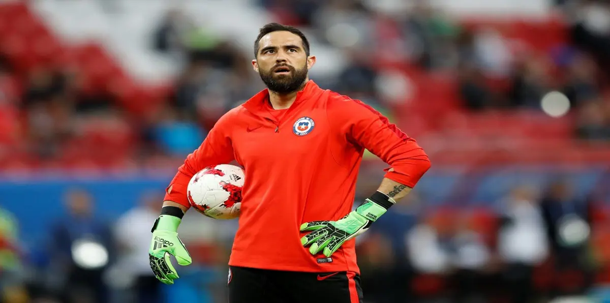 مدرب تشيلي يؤكد جاهزية برافو لحراسة المرمى في لقاء أستراليا