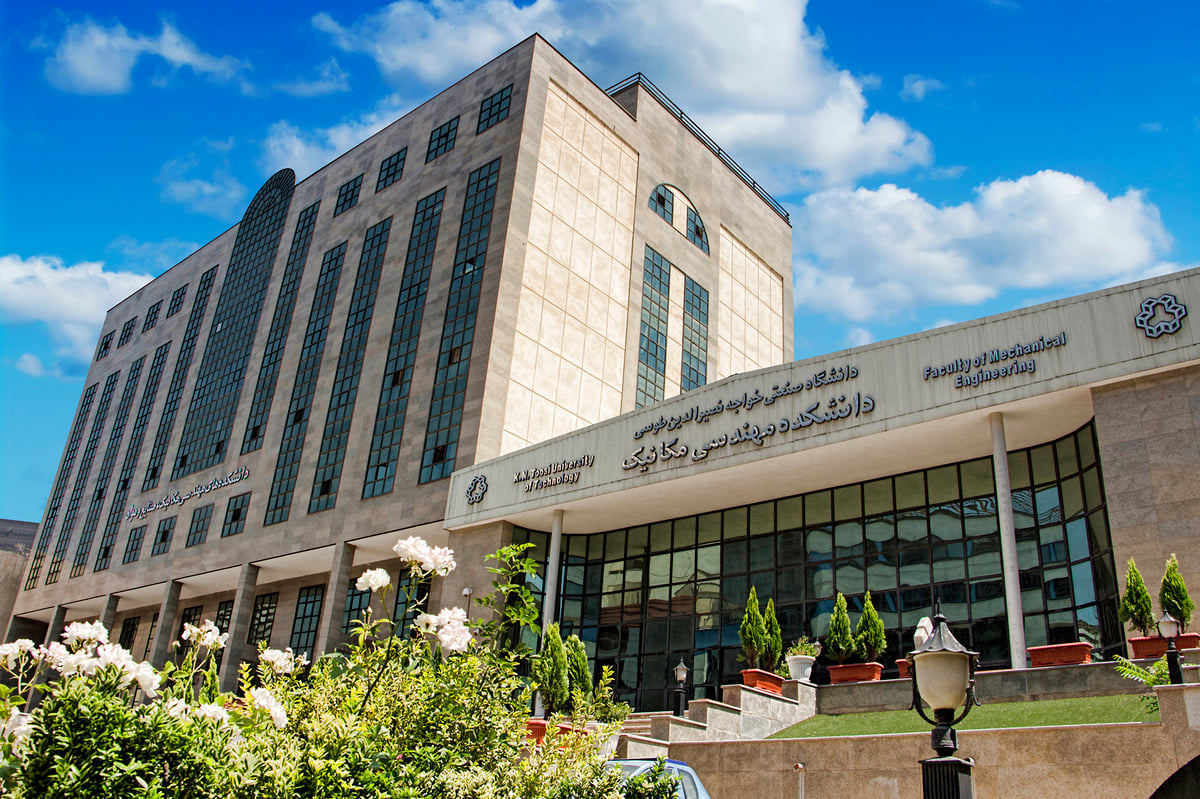 جامعة إيرانية تمنع طلابها من الانضمام لمواقع التواصل الاجتماعي