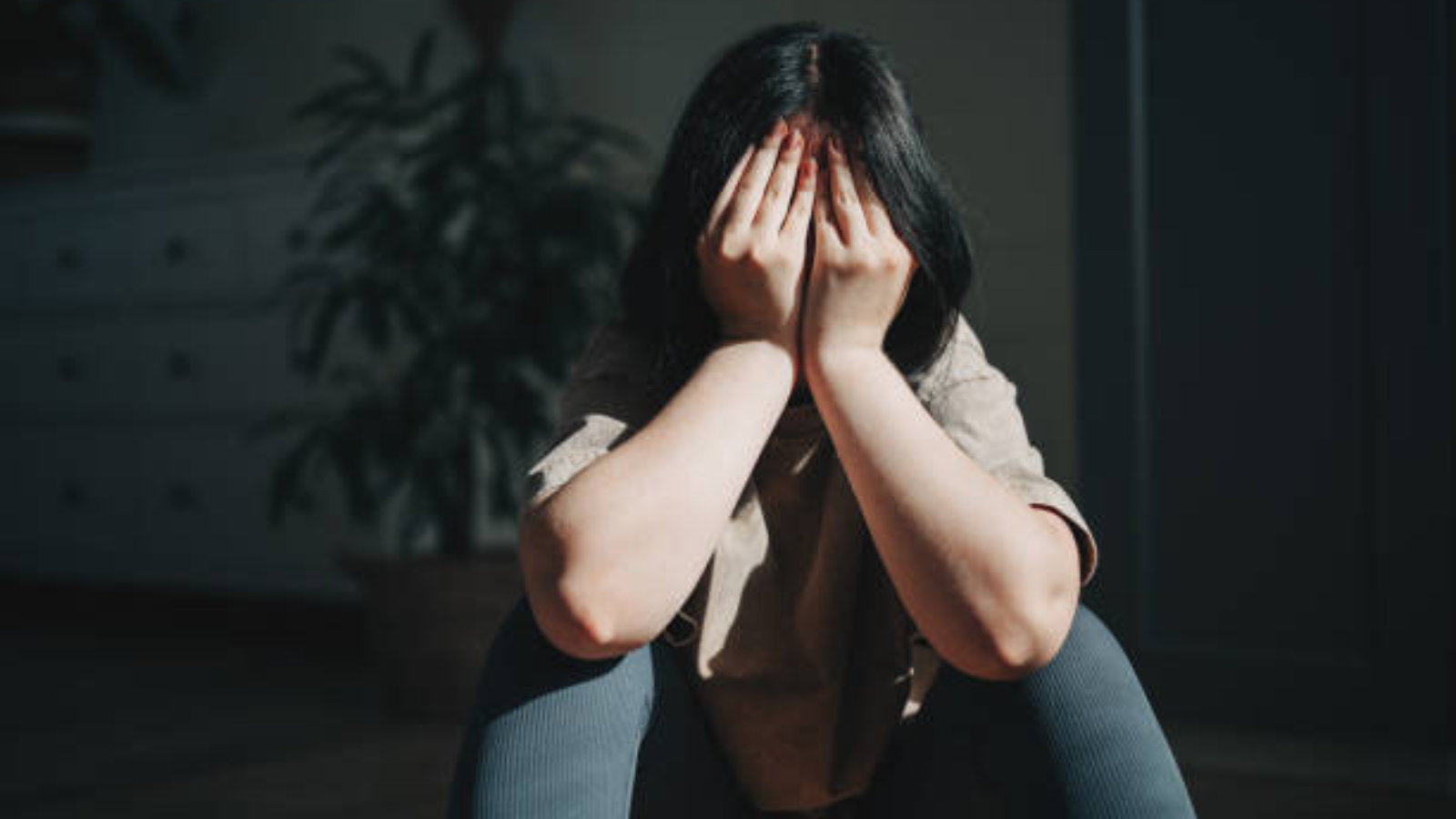 مكالمات وصور.. اتهام مدرب مصري بالاعتداء على قاصر وابتزازها