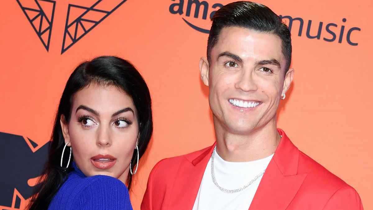 سر خطير.. رونالدو يبيع سيارته بنصف ثمنها من أجل رقم فنانة مشهورة