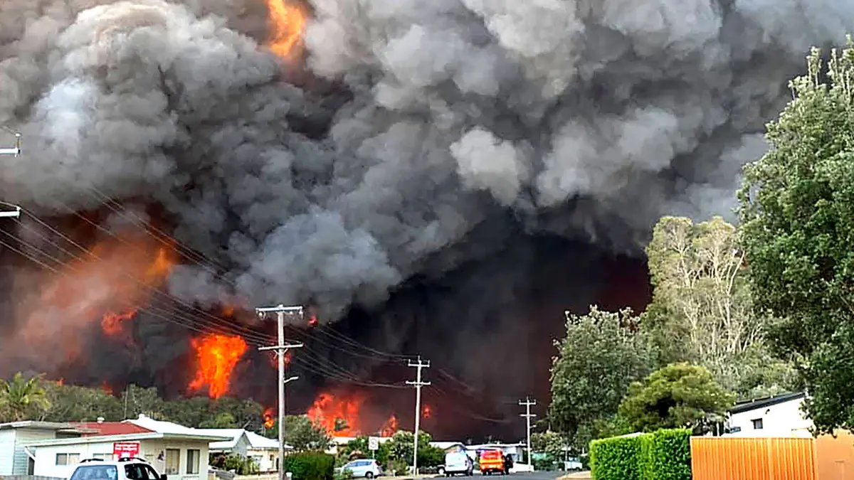 أستراليا تحاول احتواء حرائق الغابات وتستعد للأسوأ بعد مقتل 3 أشخاص