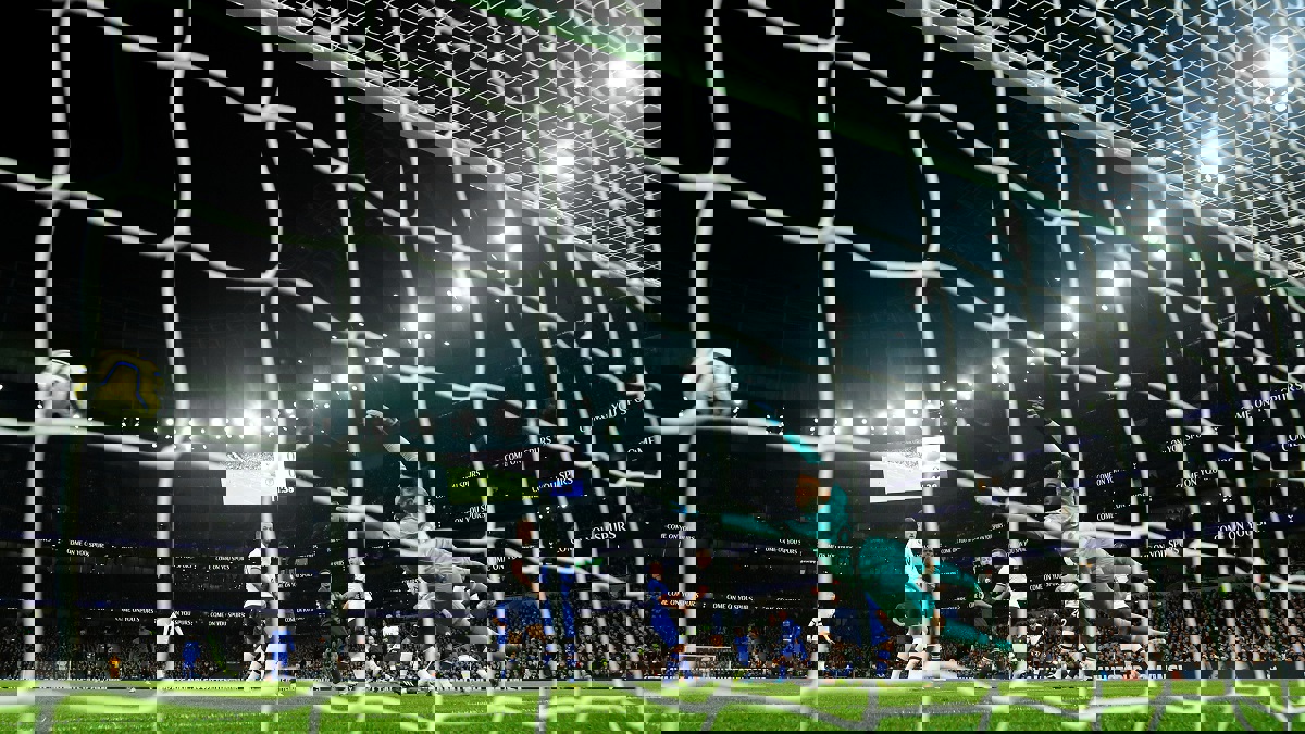 ويليان يقود تشيلسي لفوز مثير على توتنهام في الدوري الإنجليزي (فيديو)