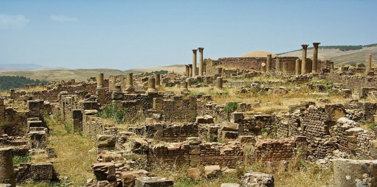 كتاب فرنسي حول السياحة في الجزائر