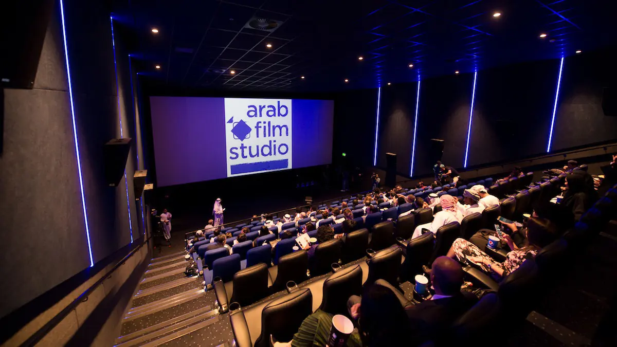 دور السينما في أبوظبي تستأنف نشاطها بعد أشهر من الإغلاق بسبب كورونا