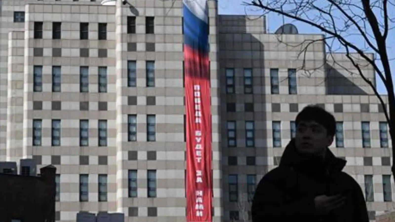 "النصر لنا".. لافتة روسية تشعل الغضب في كوريا الجنوبية