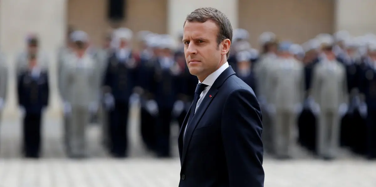ماكرون يعرض الخطوط العريضة لولايته وسط انتقادات رسمية وشعبية