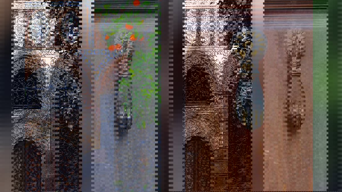 توثيق الرموز التاريخية على أبواب بيوت دمشق القديمة