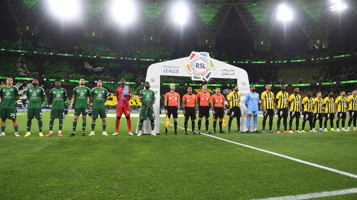 "خطأ بدائي فادح" لحكم مباراة الأهلي والاتحاد (فيديو)