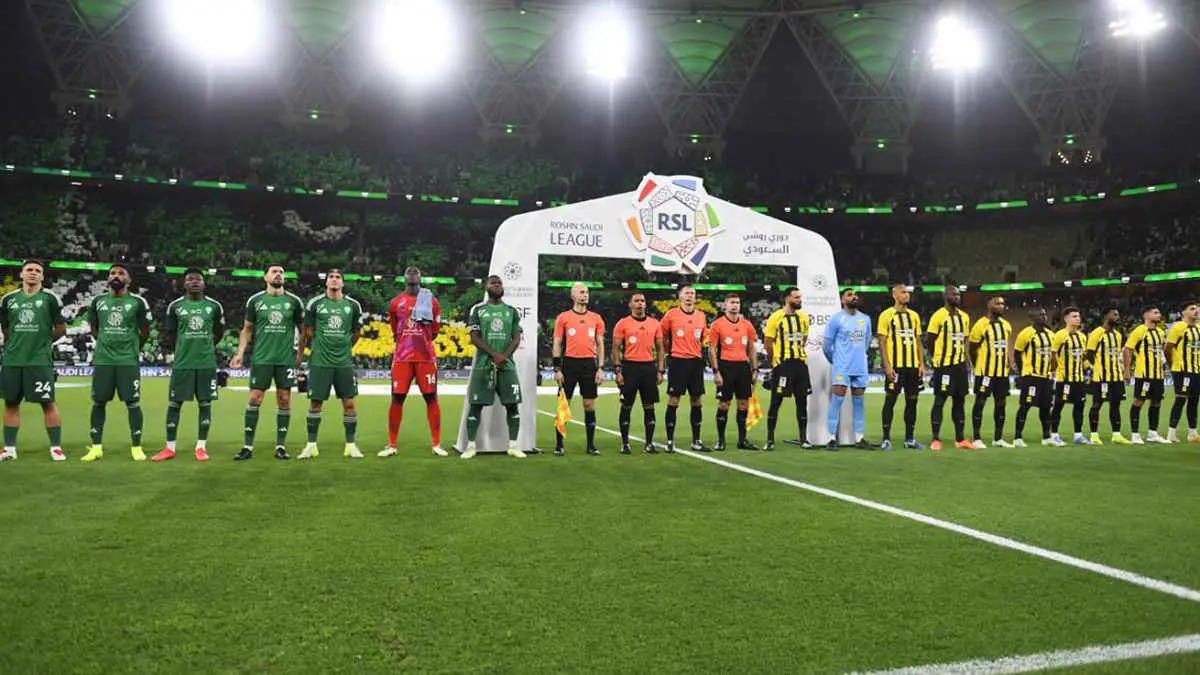 "خطأ بدائي فادح" لحكم مباراة الأهلي والاتحاد (فيديو)