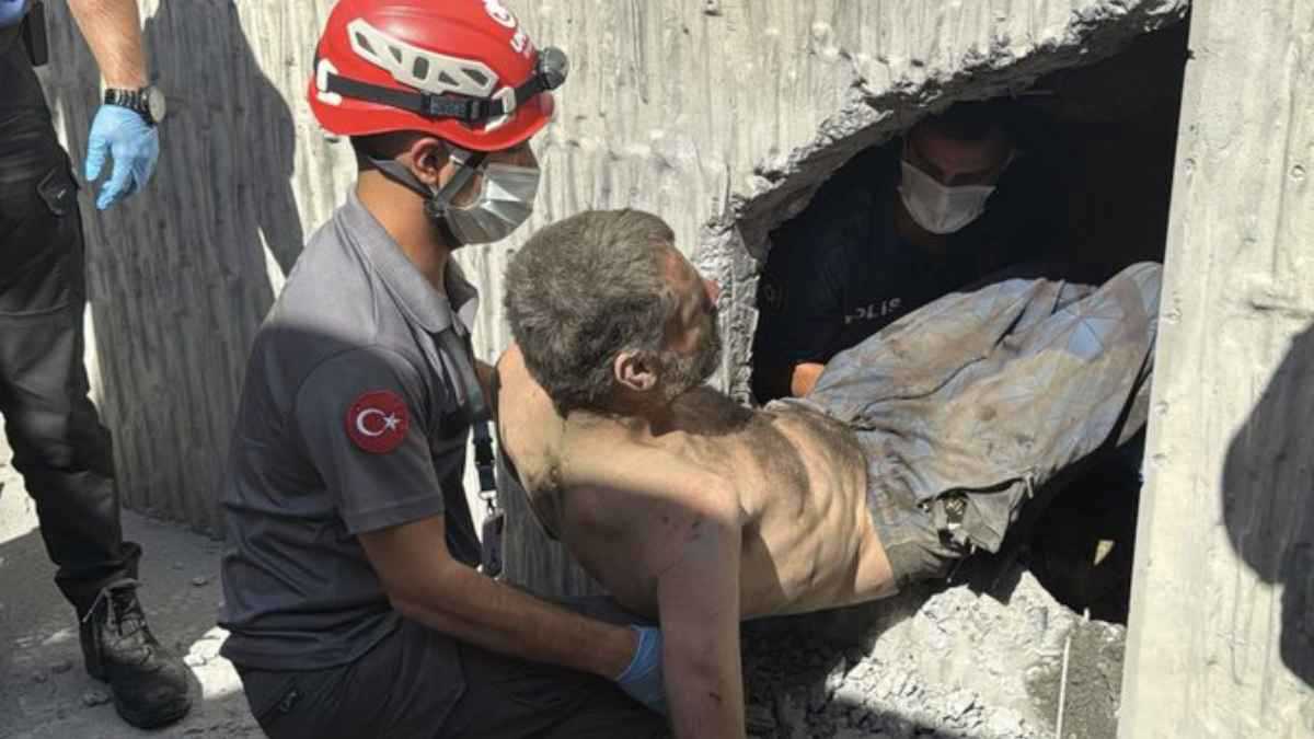 هدم جدار نفق حيوي لإخراج رجل علق داخله في إسطنبول(فيديو)