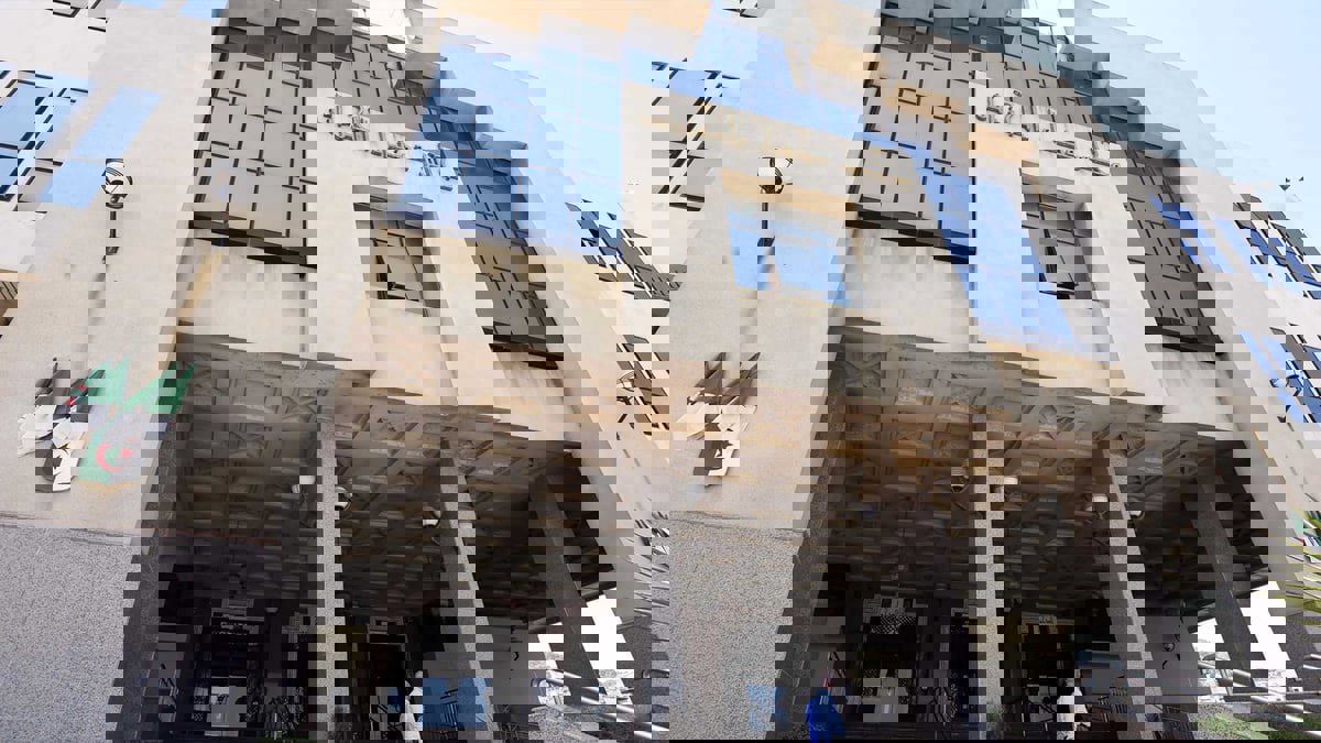 "جون أفريك": الجزائر تضيق الخناق على رموز نظام بوتفليقة وتصادر أملاكهم