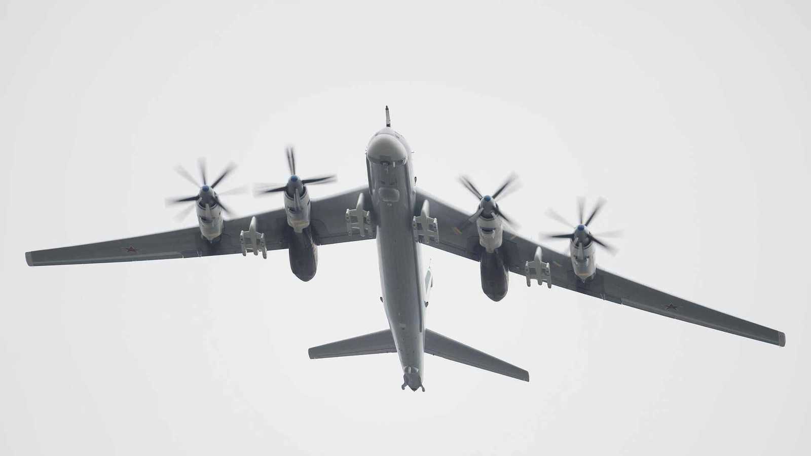 في رسالة لواشنطن والناتو.. قاذفات نووية روسية تحلق فوق بحر اليابان