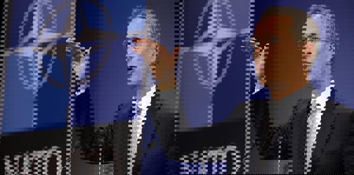 الناتو: العبادي طلب بقاء قواتنا في العراق.. وميليشيا مسلحة تتوعد