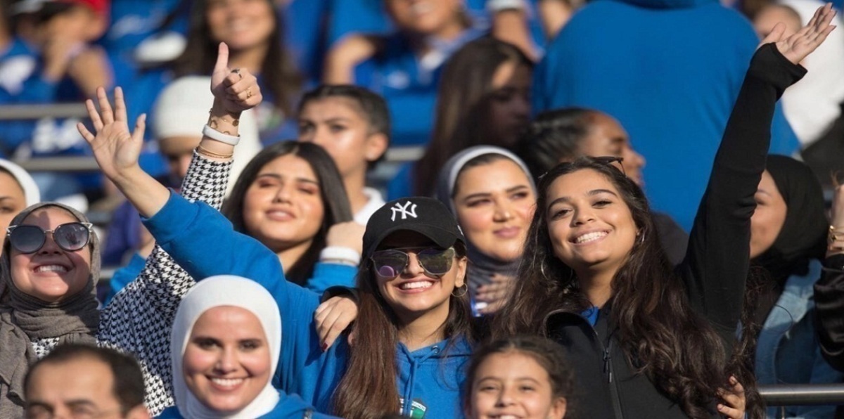 حضور نسائي لافت في مباراة السعودية والكويت بافتتاح كأس الخليج‎ (فيديو)