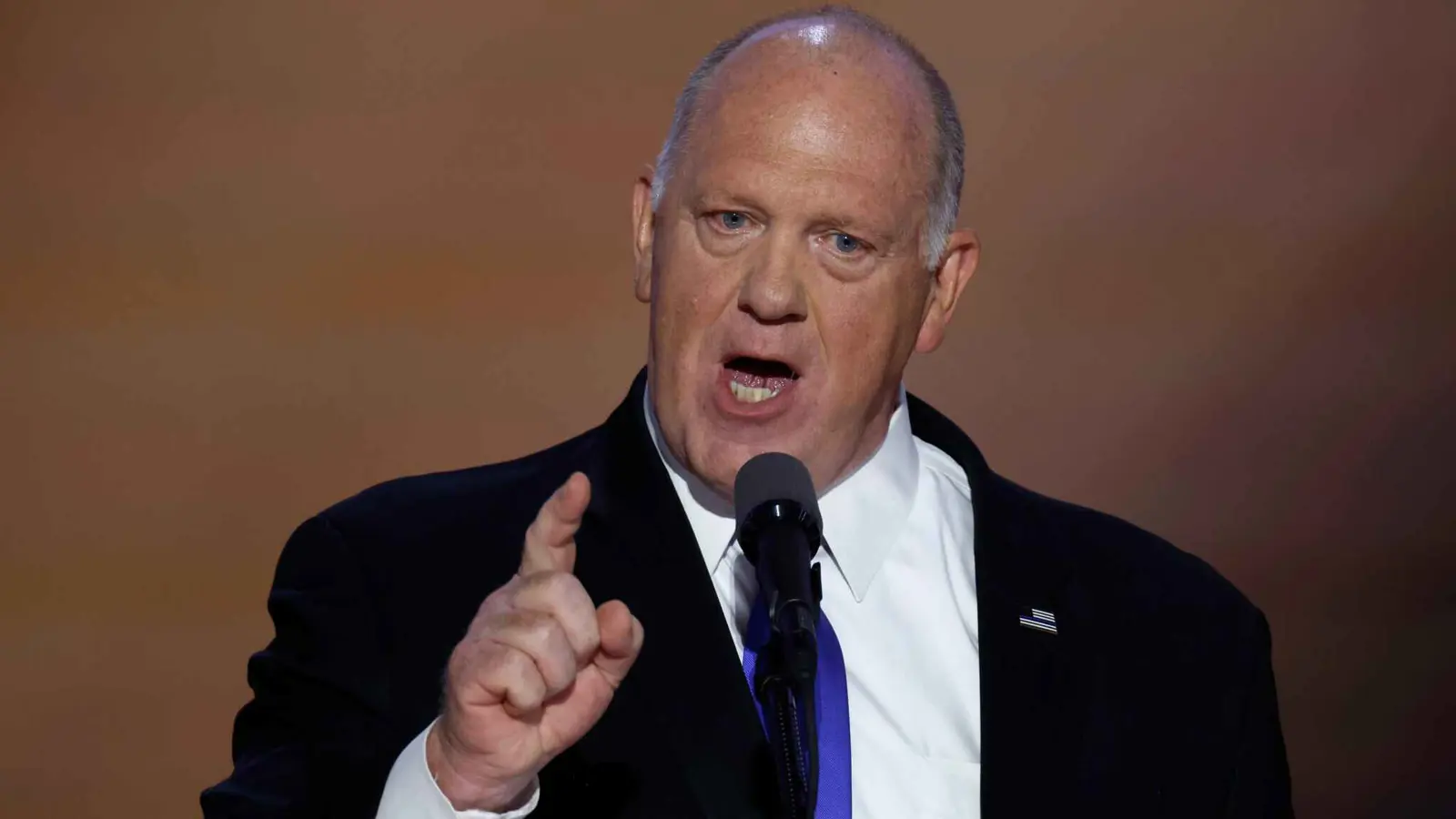 "سنداهم أماكن المهاجرين".. قيصر الحدود يدلي بأولى تصريحاته "النارية"