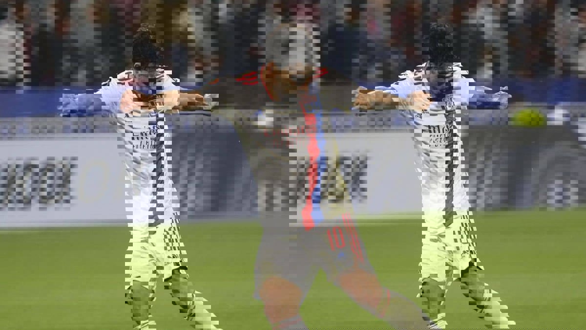 لوكاس باكيتا نجم ليون على رادار مانشستر سيتي