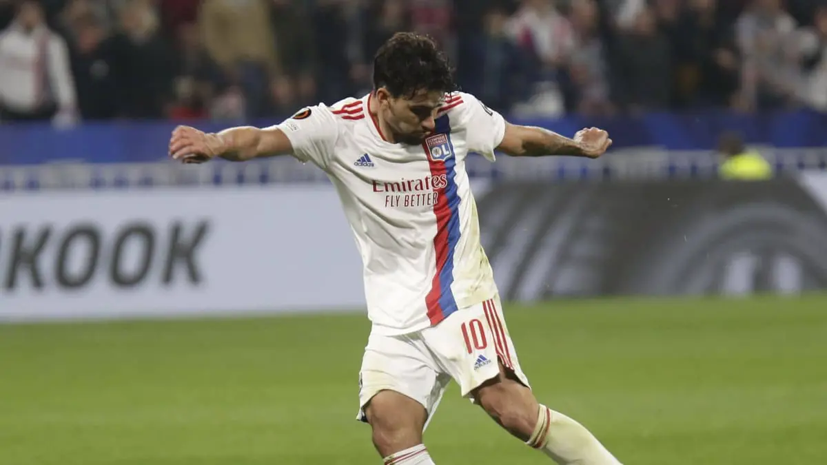 لوكاس باكيتا نجم ليون على رادار مانشستر سيتي