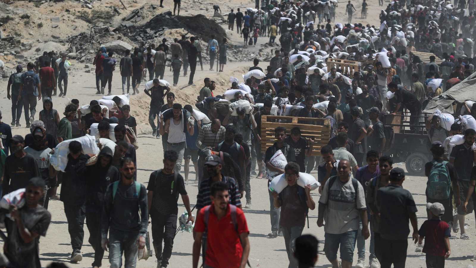 الدفاع المدني في غزة: 60 قتيلاً منذ الفجر والهدنة "دعاية"