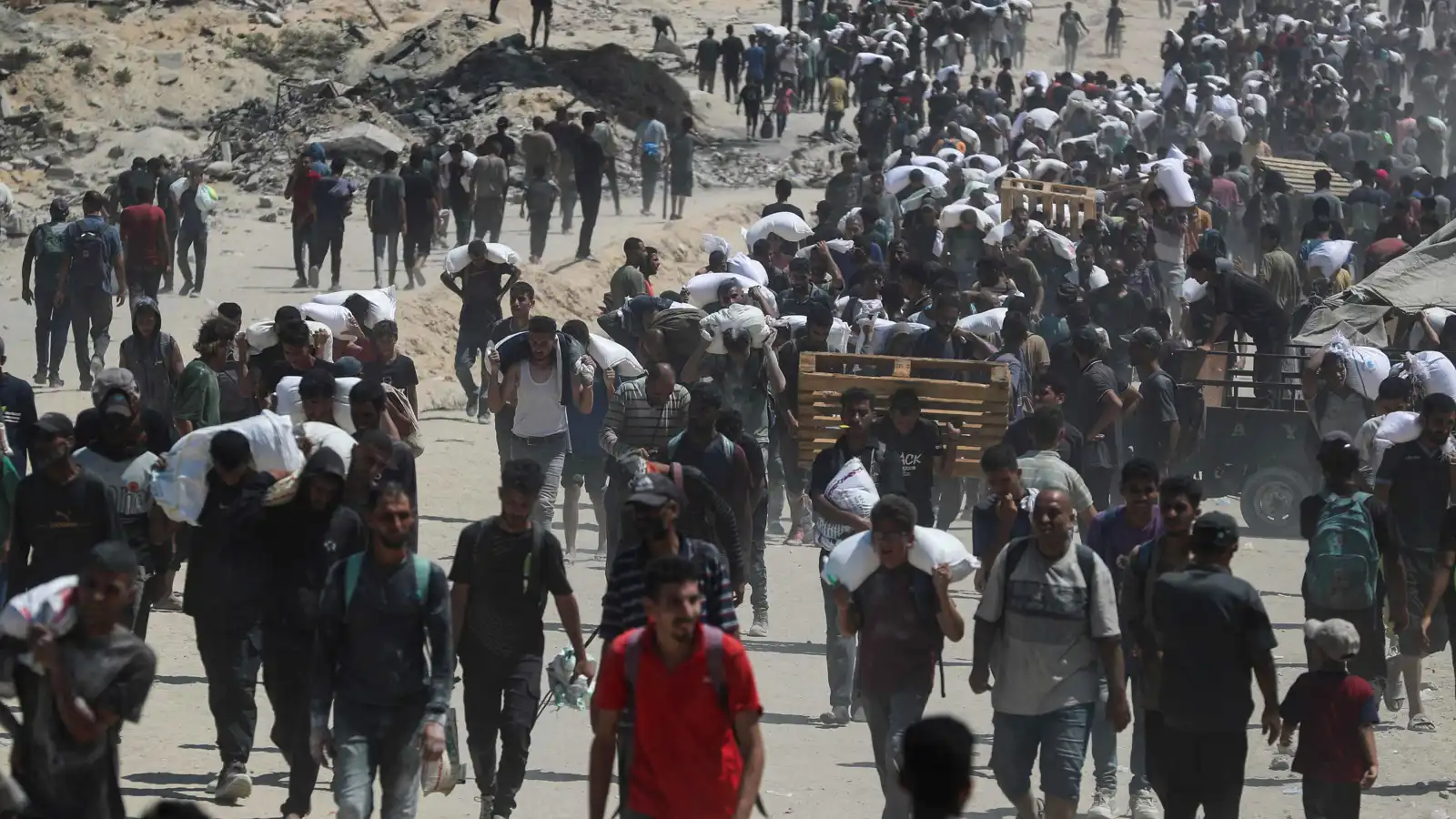 الدفاع المدني في غزة: 60 قتيلاً منذ الفجر والهدنة "دعاية"