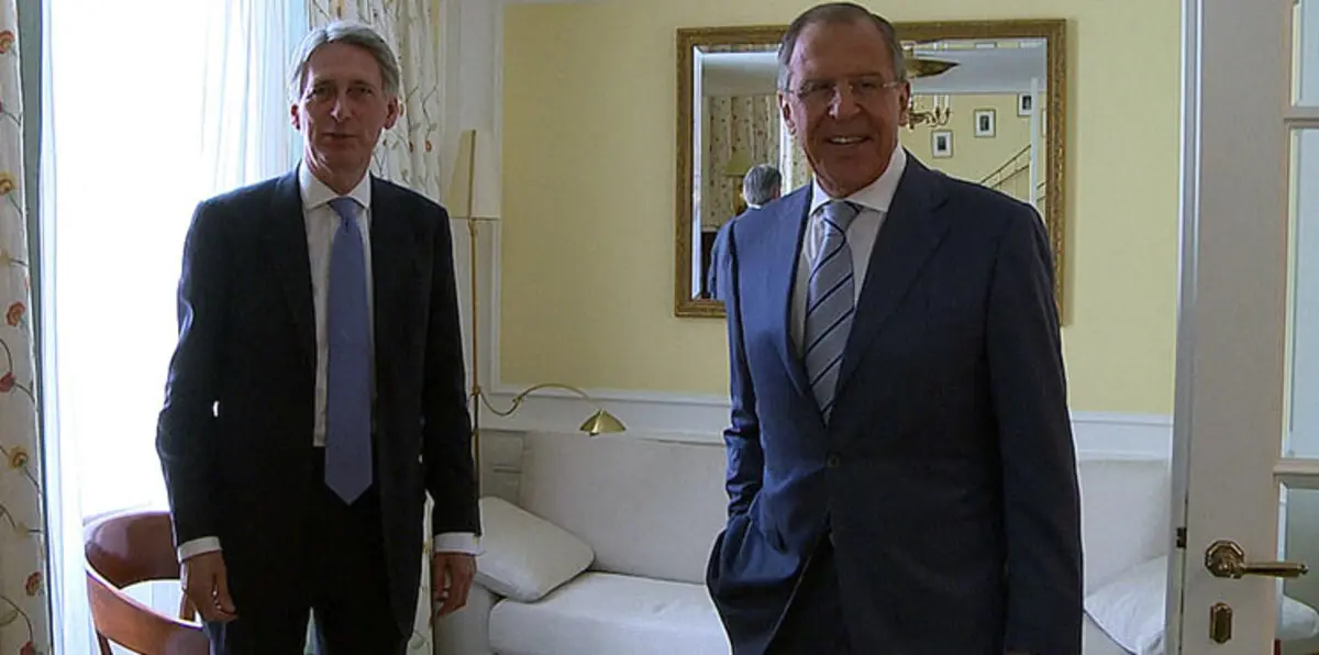 لافروف يصف نظيره البريطاني بـ"الحالة المرضية"