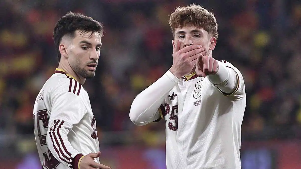 ضغوط داخل منتخب إسبانيا.. صراع بين ريال مدريد وبرشلونة على نجم أوساسونا