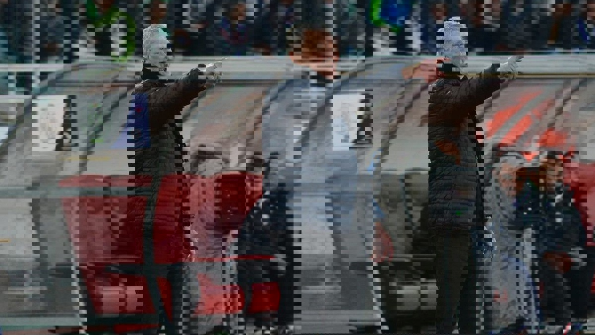 مباراة النجم الساحلي والرجاء البيضاوي.. روجيه لومير يحذّر لاعبيه من الثقة الزائدة