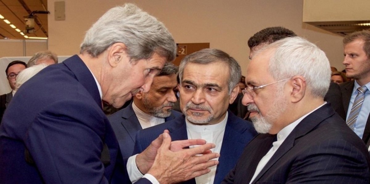 بعد تمديد العقوبات الأمريكية.. جامعة إيرانية تقيم "مجلس عزاء" على الاتفاق النووي (صور)