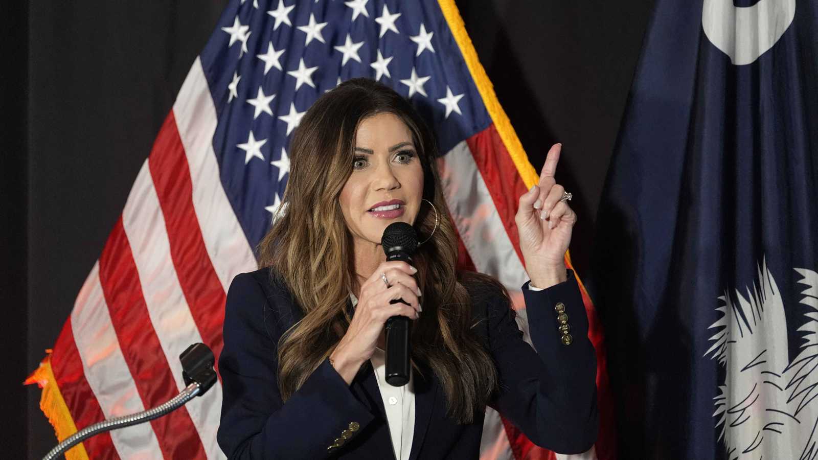 "عليه الرحيل".. وزيرة الأمن الداخلي الأمريكي تضع مادورو أمام خيار وحيد