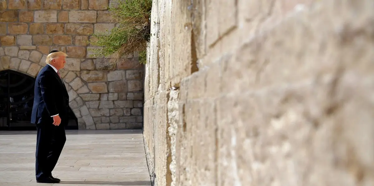 الفلسطينيون يعتبرون قرار ترامب مكملًا لوعد بلفور وسط دعوات ليوم غضب