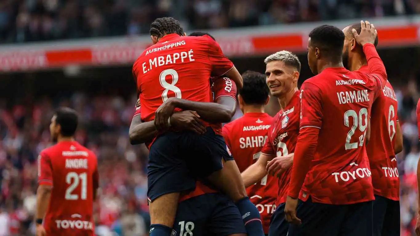 صعود مذهل.. هل تفوّق أسطورة فرنسا على كريستيانو رونالدو بأعلى قفزة (فيديو وصور)