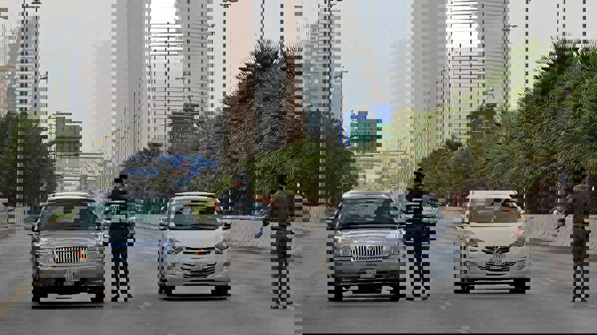 القبض على سعودي دهس فتاتين.. ومصدر يكشف تفاصيل حالتهما الصحية