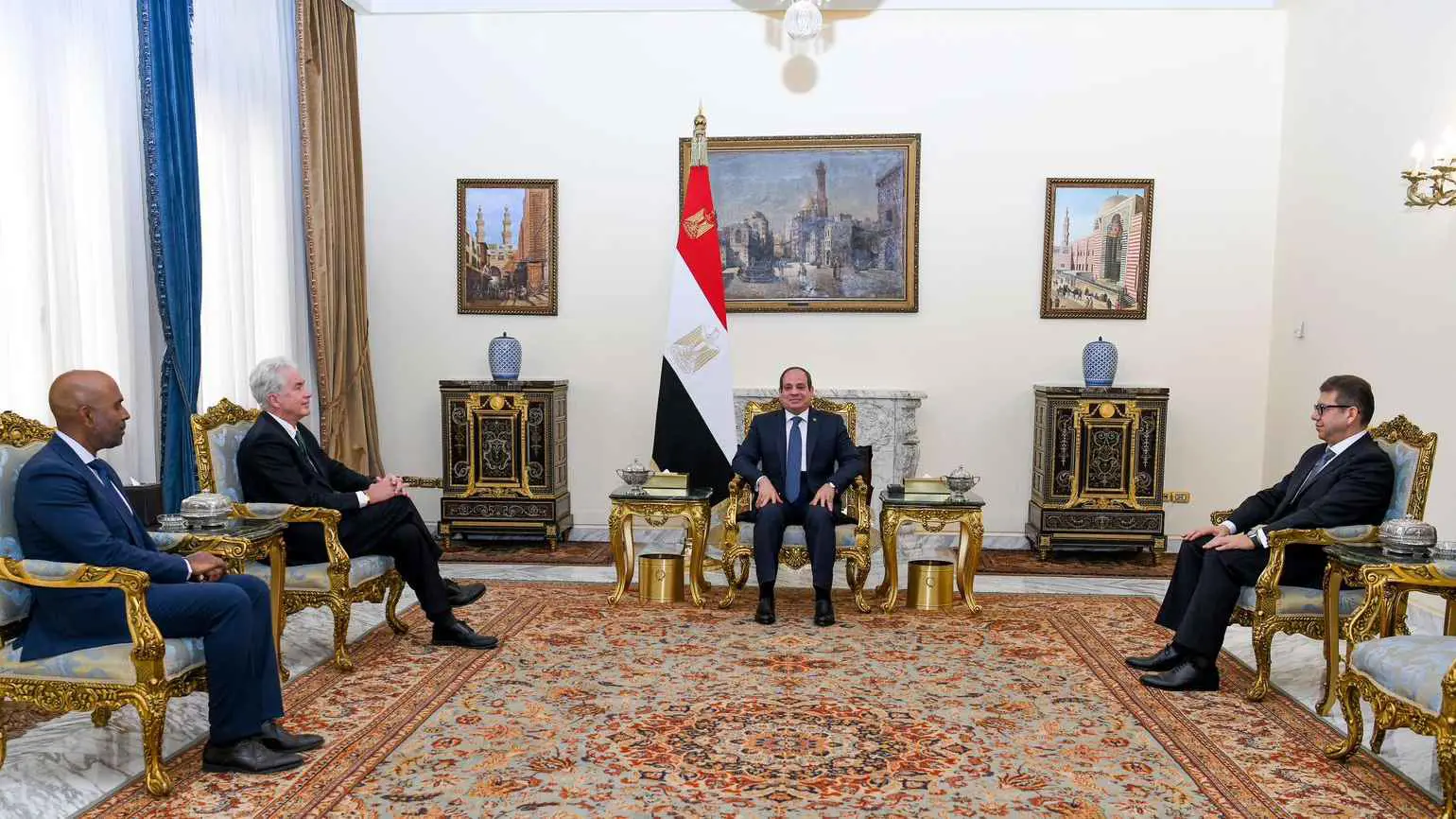 السيسي ورئيس الاستخبارات الأمريكية يبحثان مستجدات "التهدئة" في لبنان وغزة