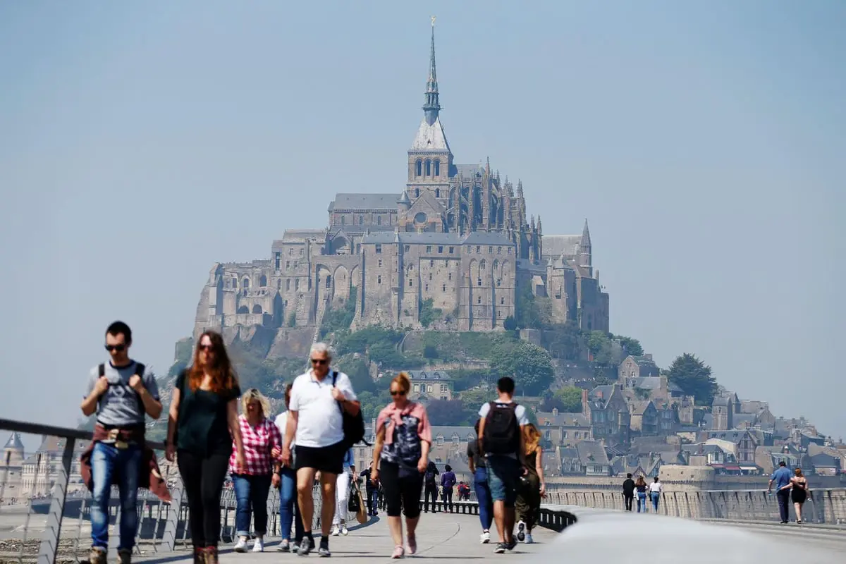 السرطان والتأمين الصحي ملفان يؤرقان الفرنسيين