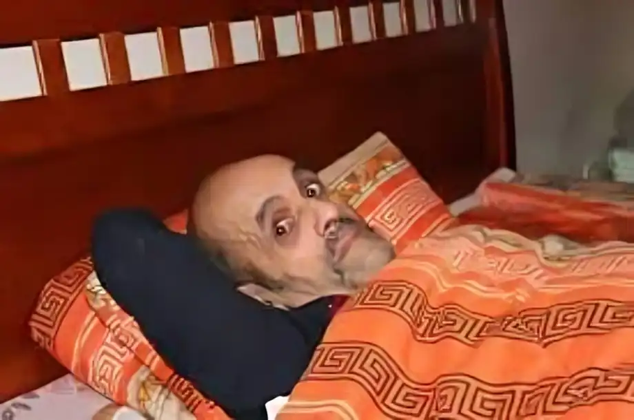 الفنان الجزائري الراحل حمدان بومعد