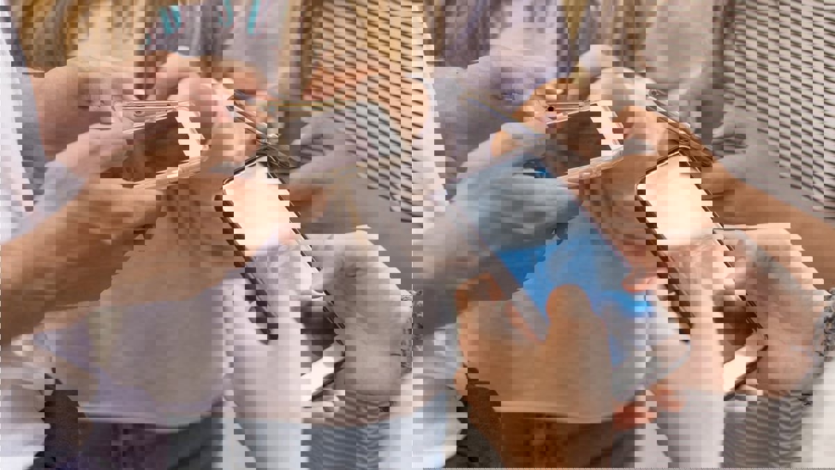 فلوريدا تقرّ قانونًا يقيّد استخدام القصّر لوسائل التواصل الاجتماعي