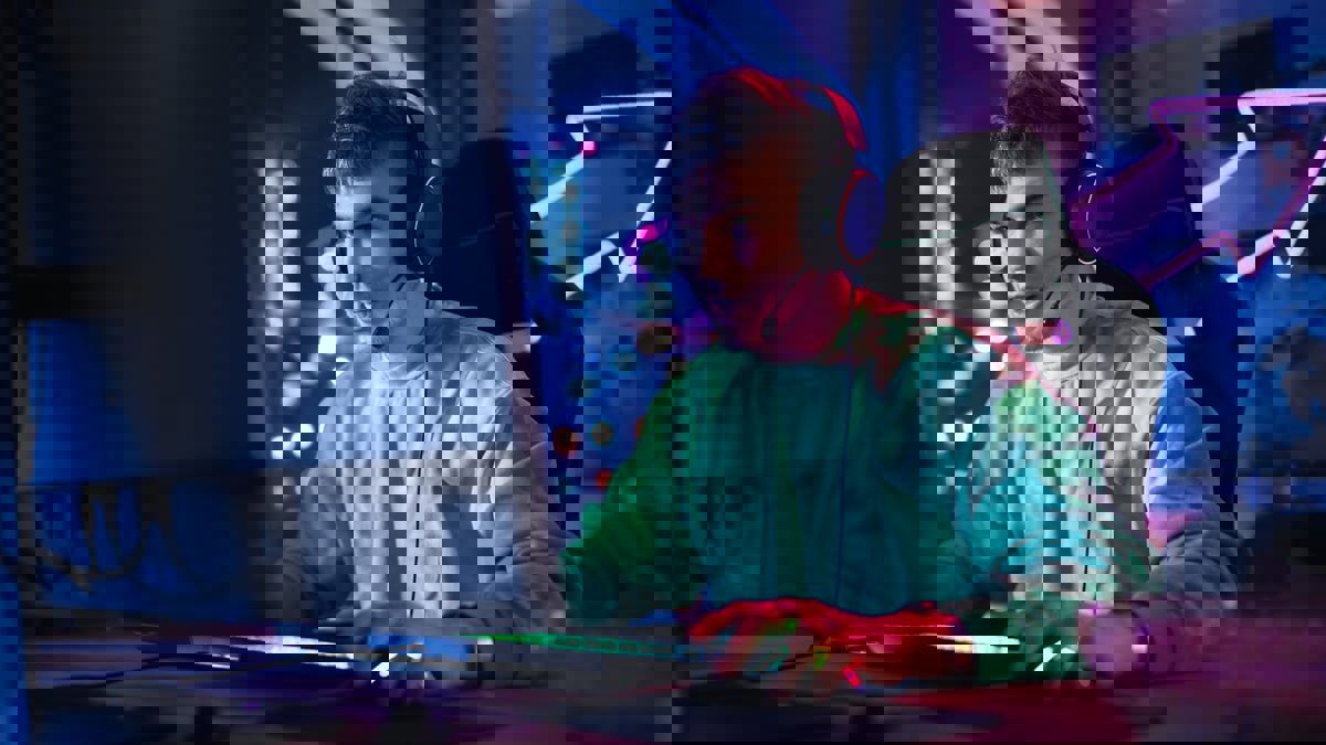 ألعاب الفيديو والموسيقى الصاخبة تهددانك بفقدان السمع