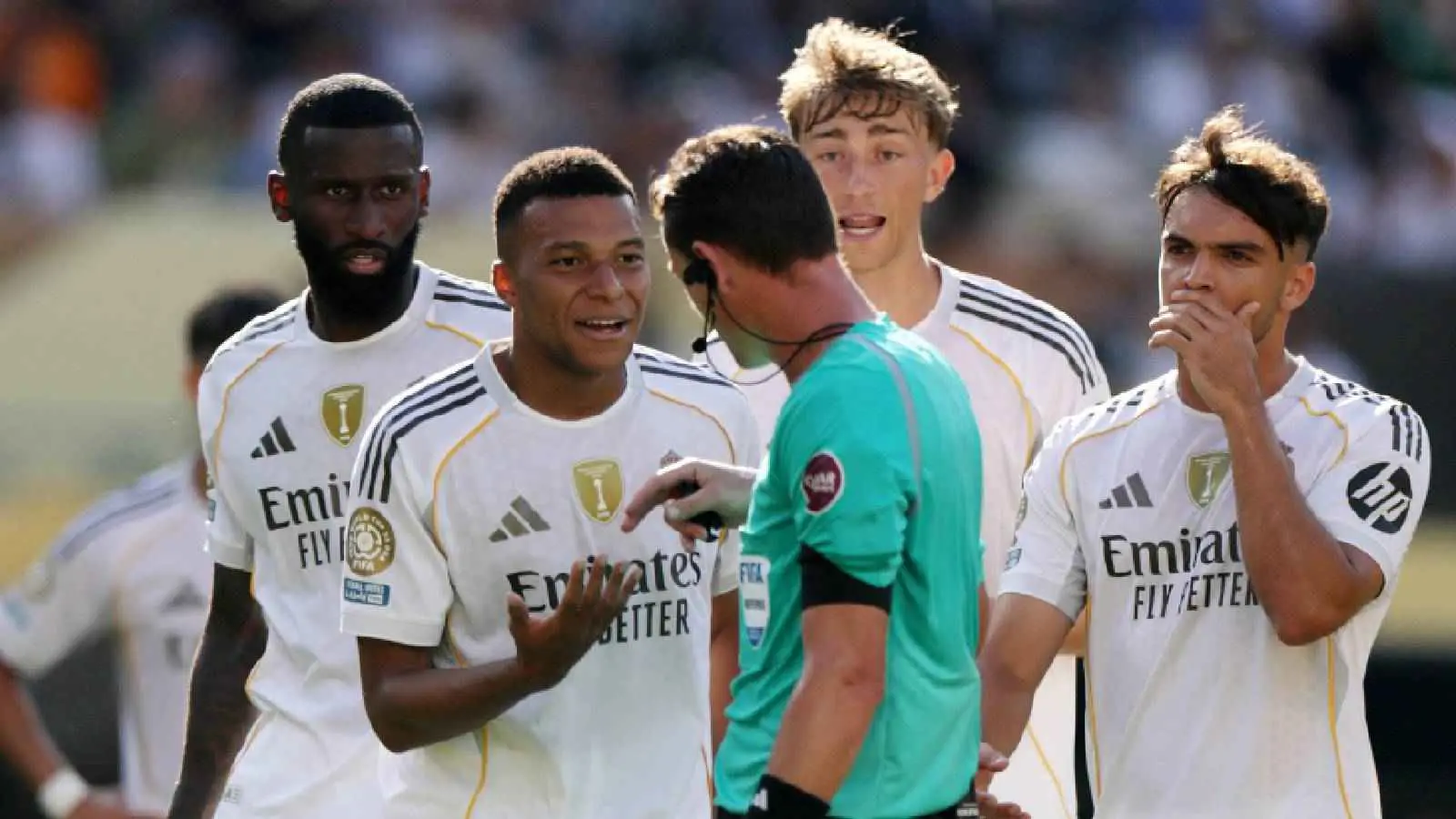 ظهور غريب لنجم ريال مدريد قبل لقاء باريس سان جيرمان (شاهد)