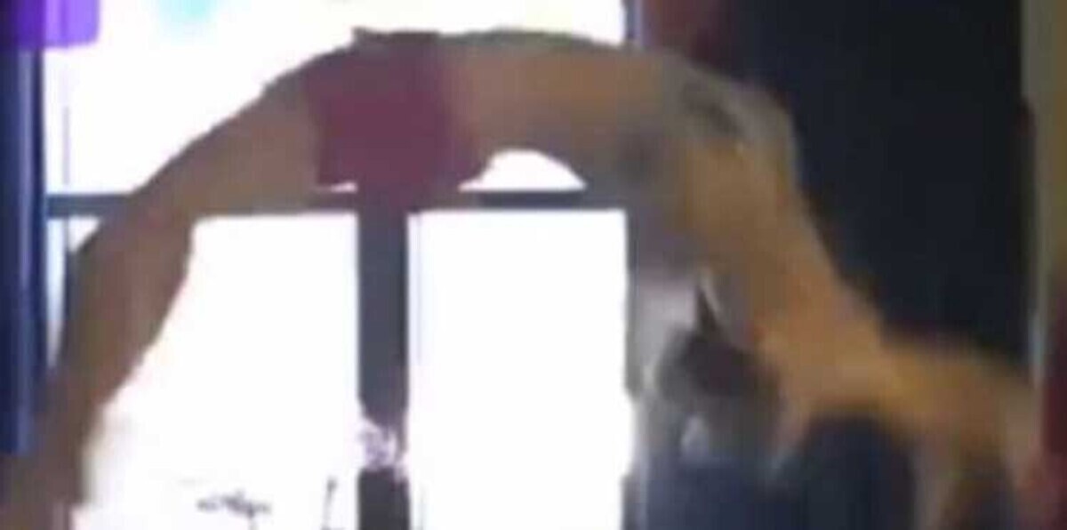 بالفيديو..هكذا تدخل لاعبة الجمباز سريرها