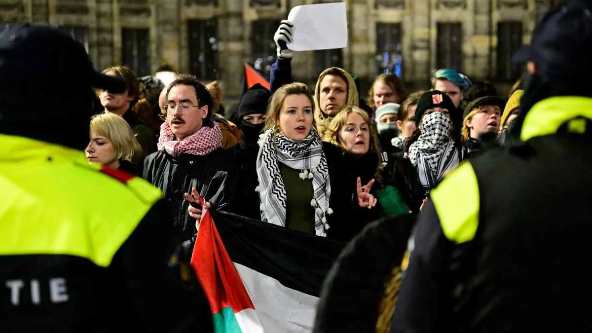 محتجون مناصرون للفلسطينيين "يتحدون الحظر" في أمستردام مجدداً (صور)