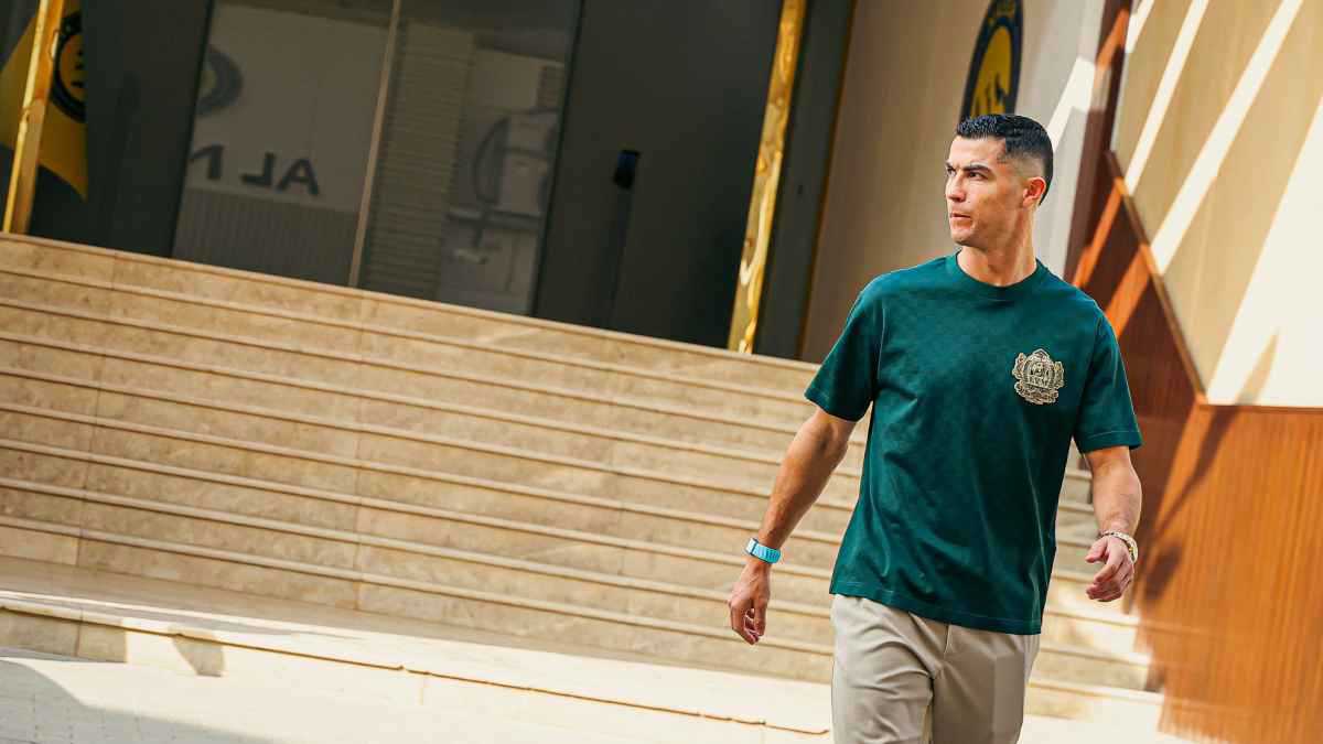 يروج له بقوة.. ما قصة "السوار الملون" الذي ظهر به كريستيانو رونالدو؟ (صور) 