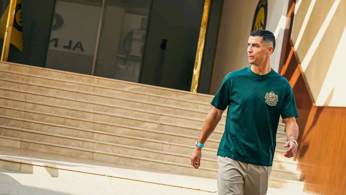 يروج له بقوة.. ما قصة "السوار الملون" الذي ظهر به كريستيانو رونالدو؟ (صور)