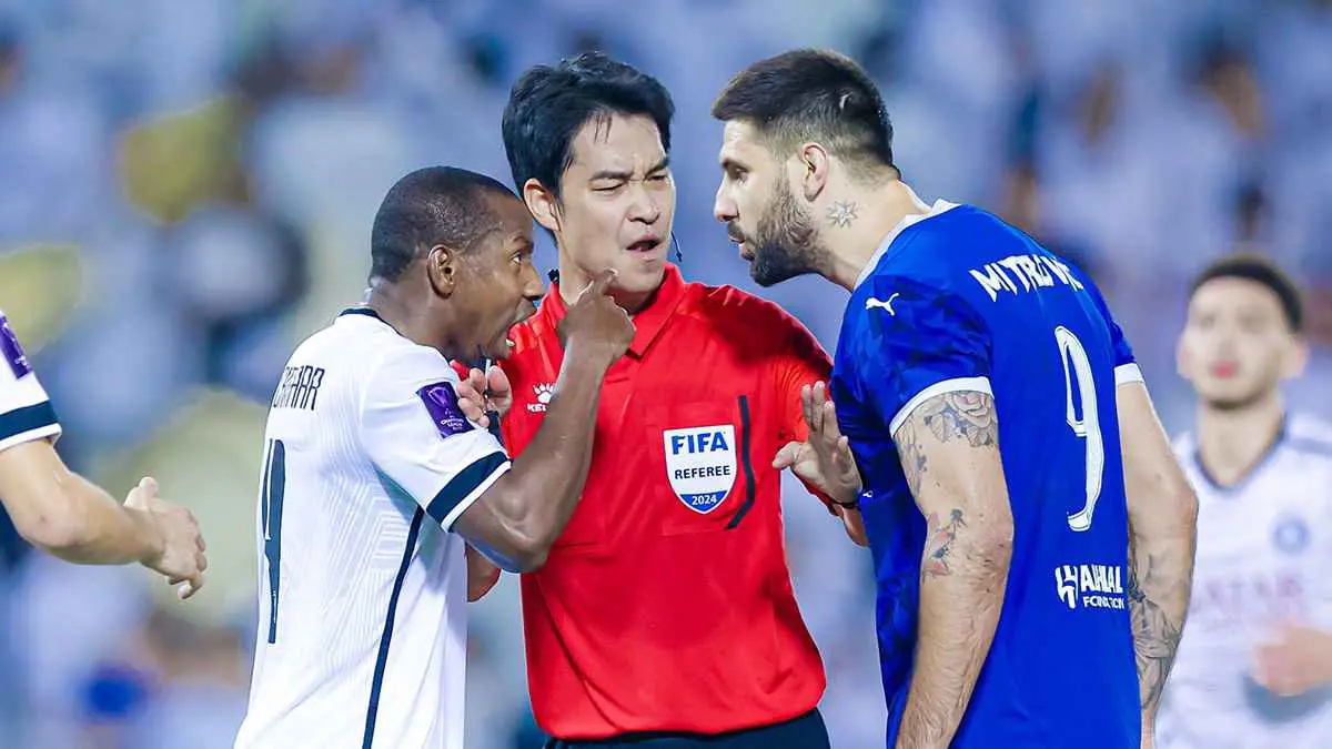 "يا شبيه صويحبي".. رسالة مثيرة من عبد الرحمن بن مساعد لحكم الهلال والسد