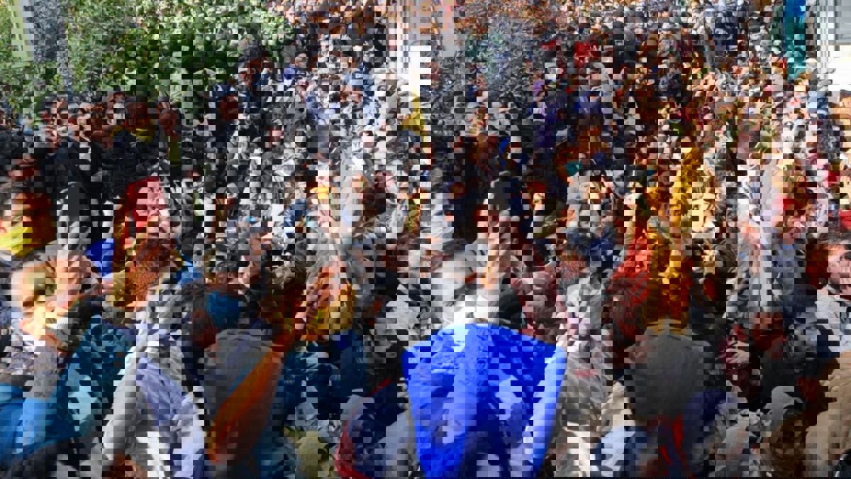 بعد 41 عاما من وعد الخميني بالرفاهية.. كيف أصبحت حياة الإيرانيين اليوم؟