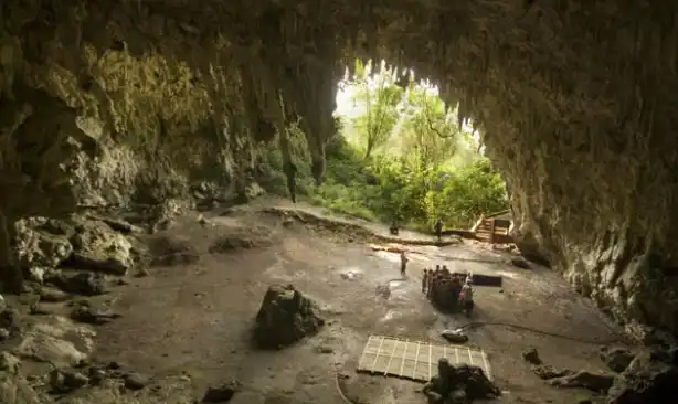 كهوف الهوبيت